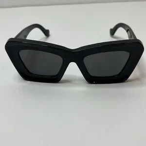 Loewe LW40145I Sunglasses Black 01A New 52-21-140 Gold Hardware Loewe | Accessories | New Loewe Sunglasses Lw445i 01a  main image 2